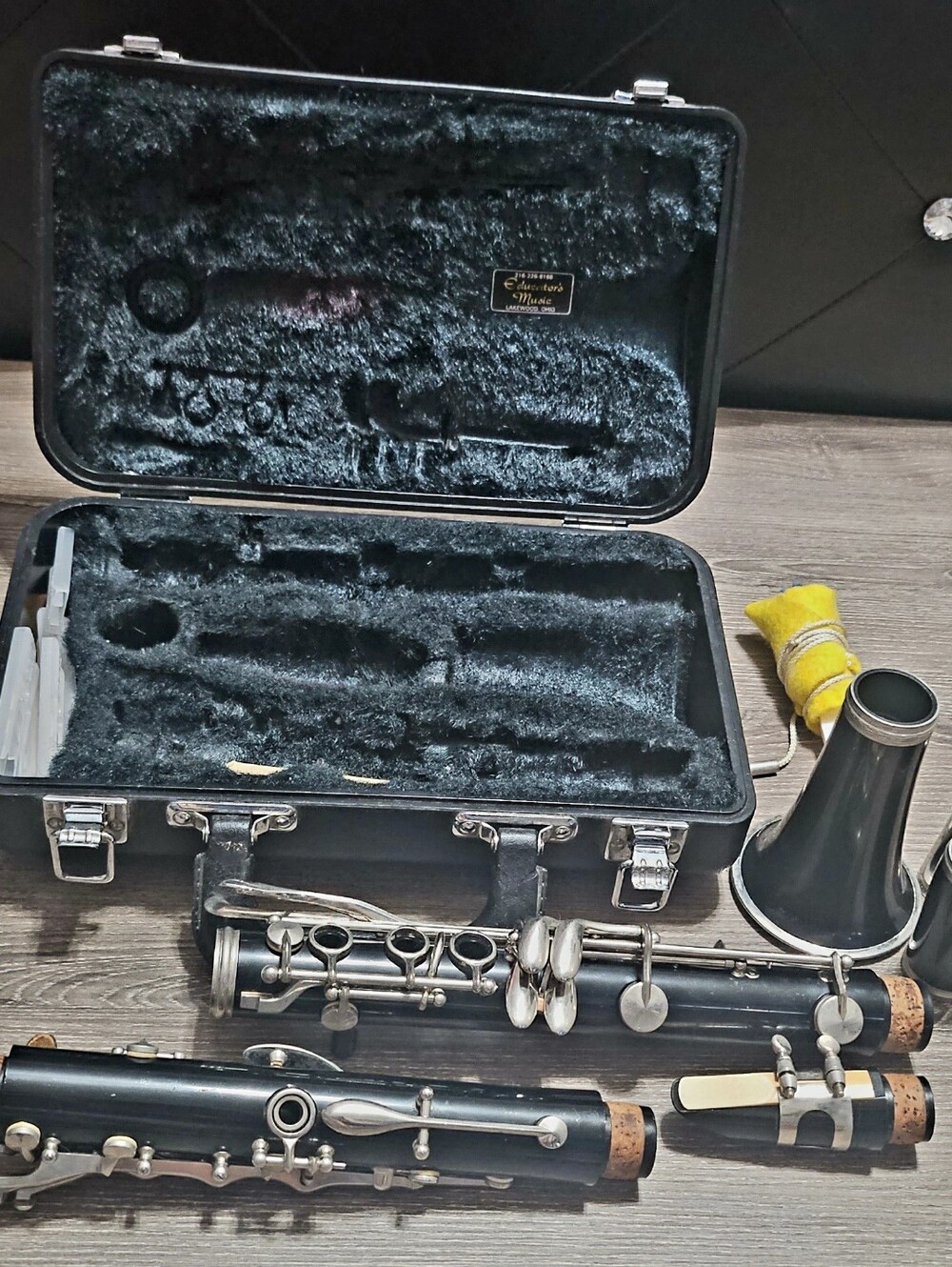 Yamaha YCL 20 BB Student Clarinet w/ padded case, mouth pieces, & cleaning tool